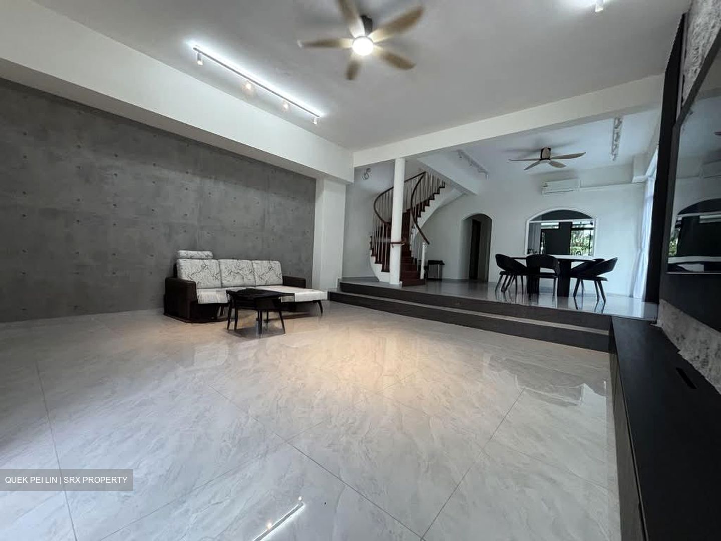 East Coast Avenue (D15), Terrace #555386521